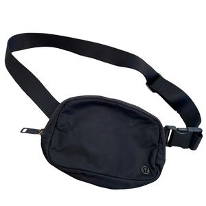 LULU LEMON CROSSBODY BAG